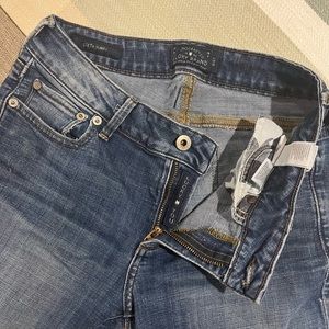 Womens lucky brand medium wash skinny style jeans